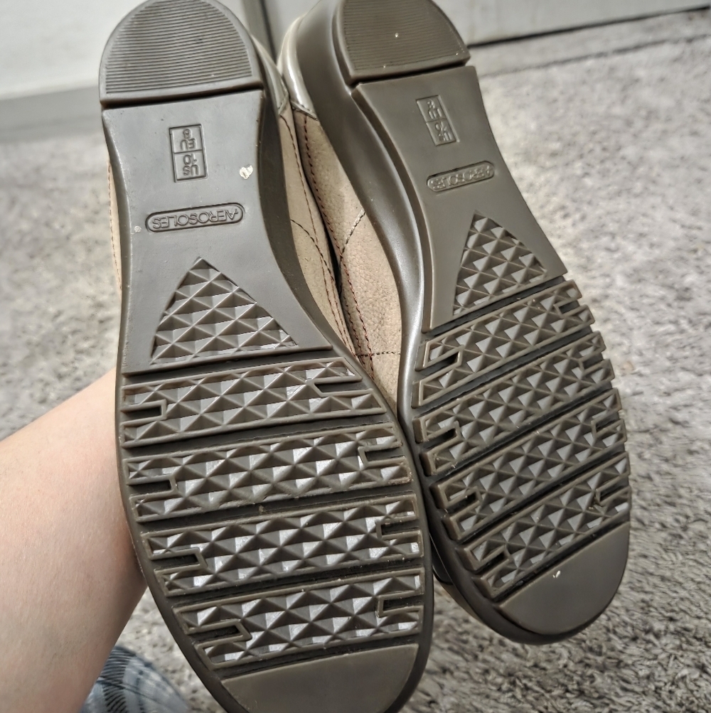 AEROSOLES Men's Green and Beige Casual Sneakers - Picture 6 of 10